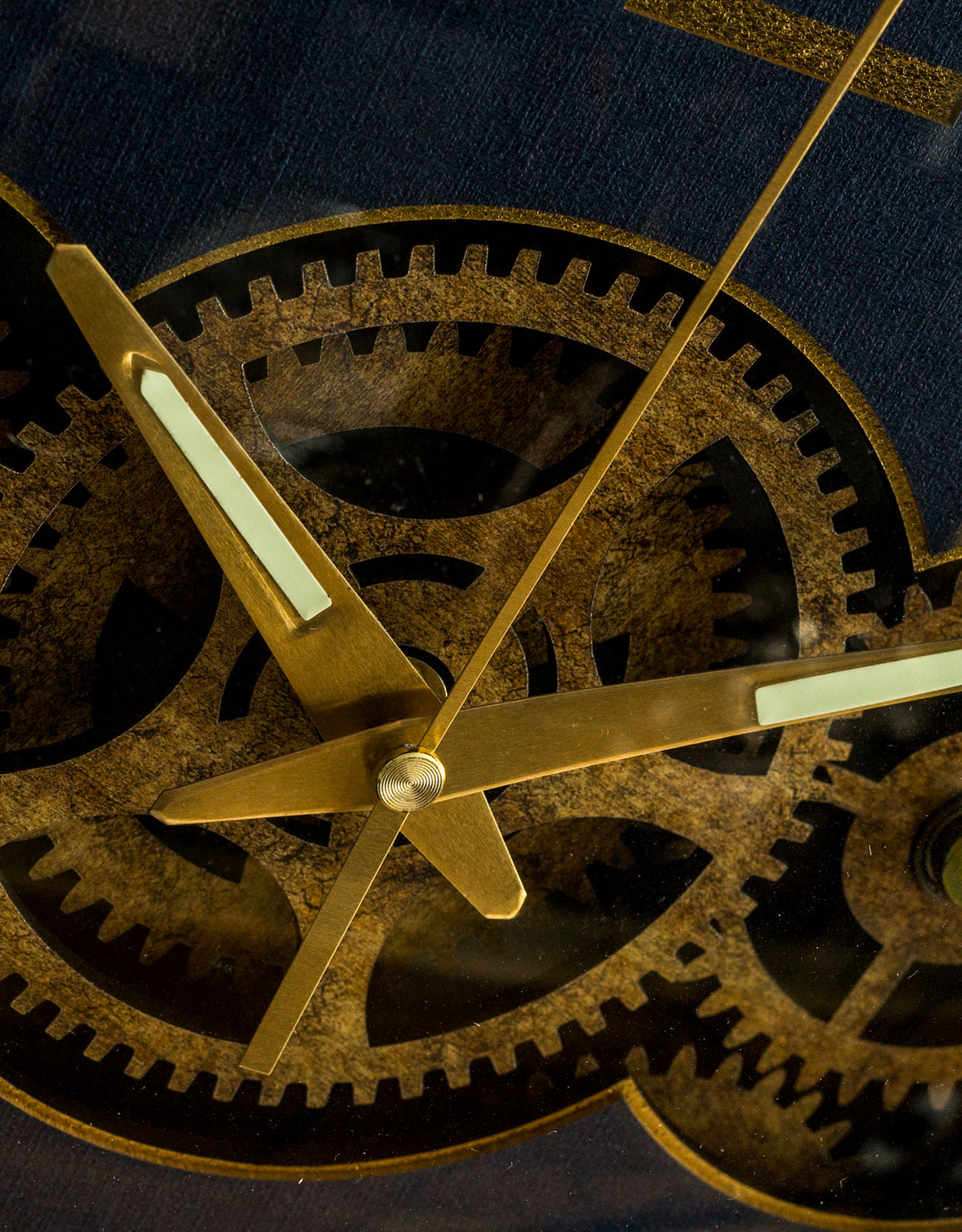 Royal Blue Moving Gears Clock - LUM14