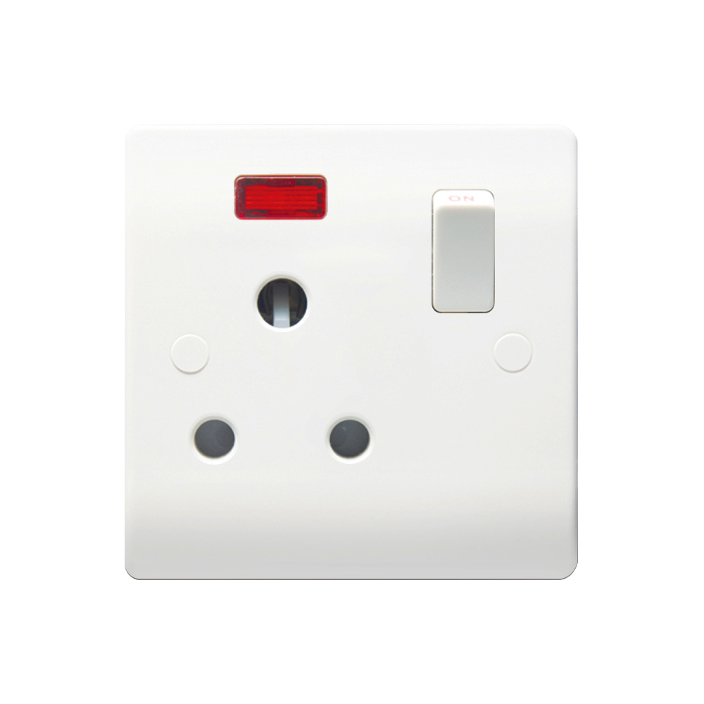 Caradok 1G 15A SP Switched Socket c/w Neon Round Pin
