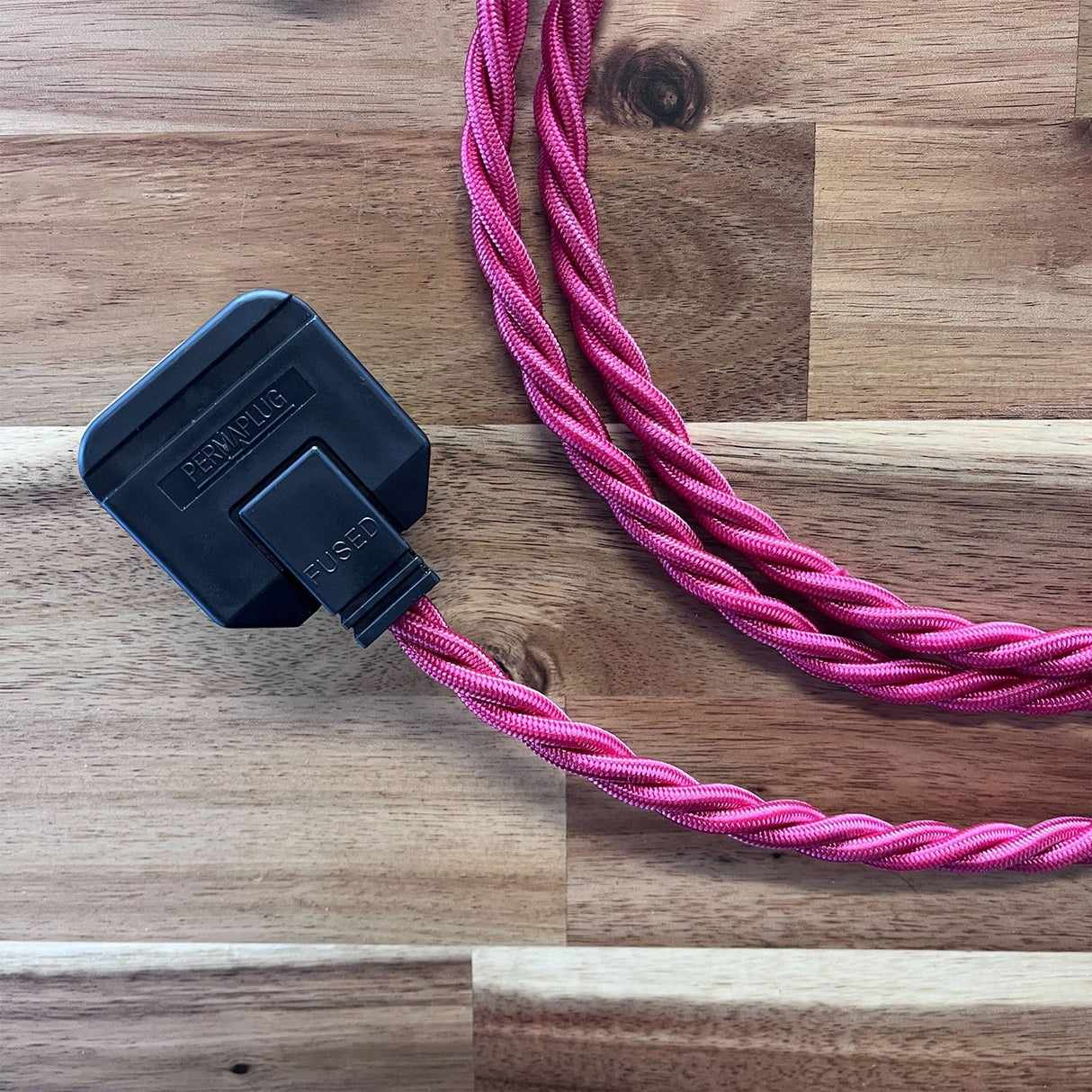 Red / Pink / Orange Braided Fabric Decorative Extension Lead - Black 2 Gang Trailing Socket
