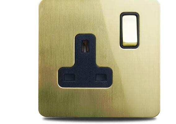 Caradok 1 Gang Screwless 13A Brushed Brass Plug Socket
