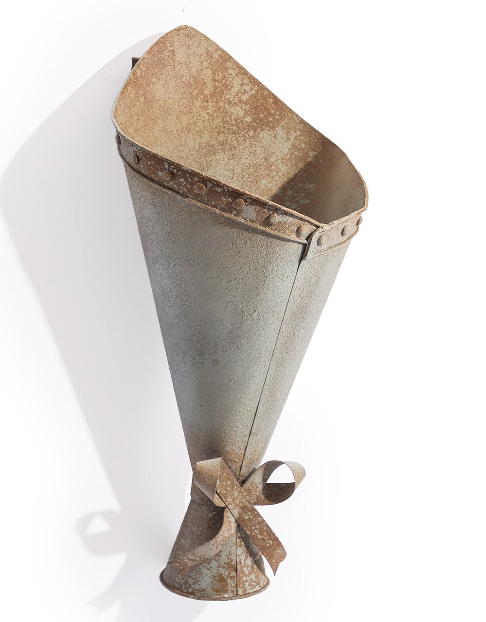 Rustic Metal Wall-Mounted Bouquet Vase - JCS33