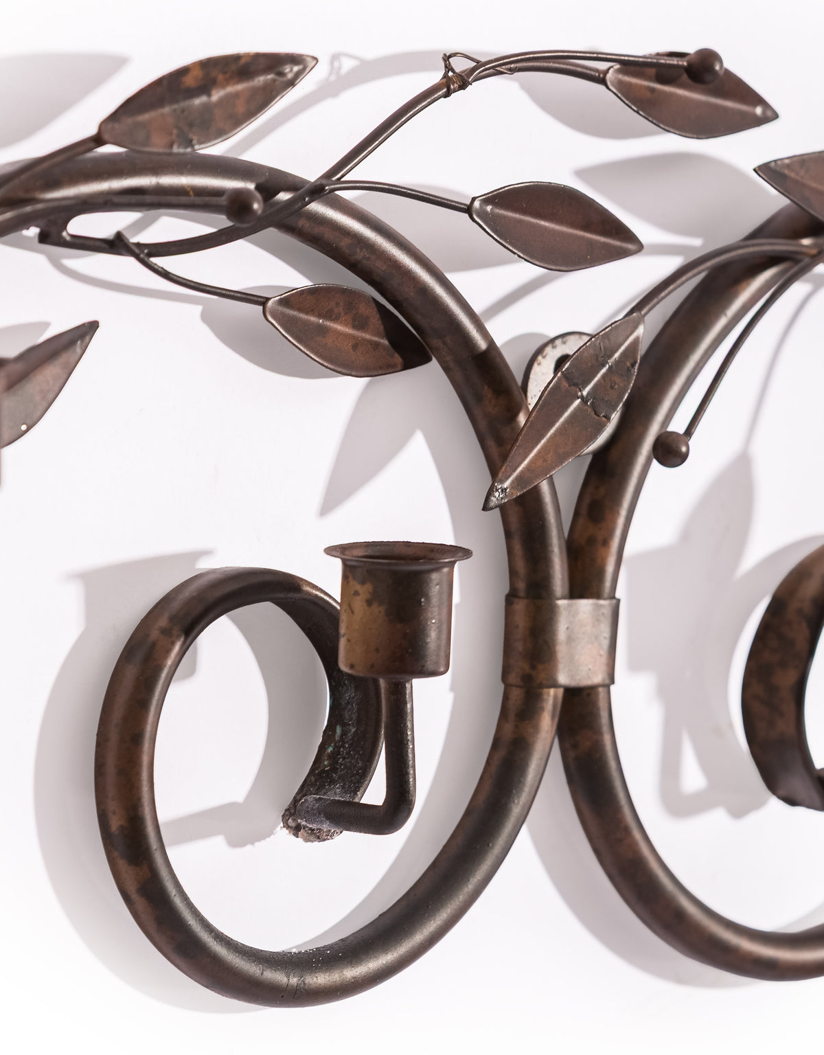 Large Antiqued Bronze Heart Wreath Wall Sconce - RGF31