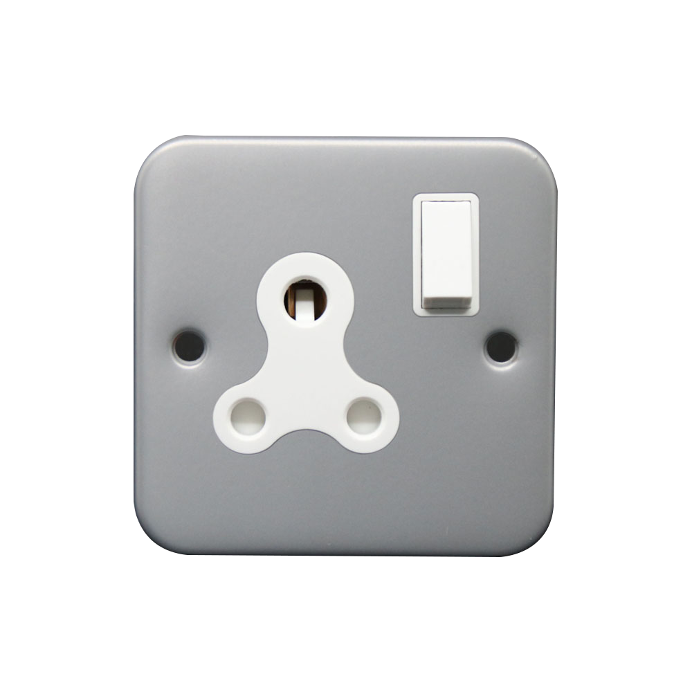 Caradok 15A Switched Socket Round Pin Metalclad