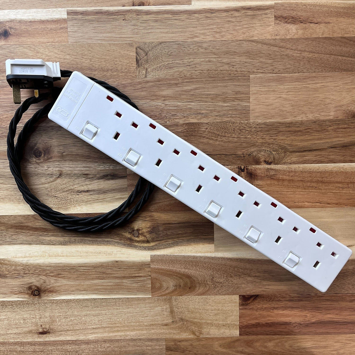 Black / Grey / White Braided Fabric Decorative Extension Lead - White 6 Gang Switched Trailing Socket